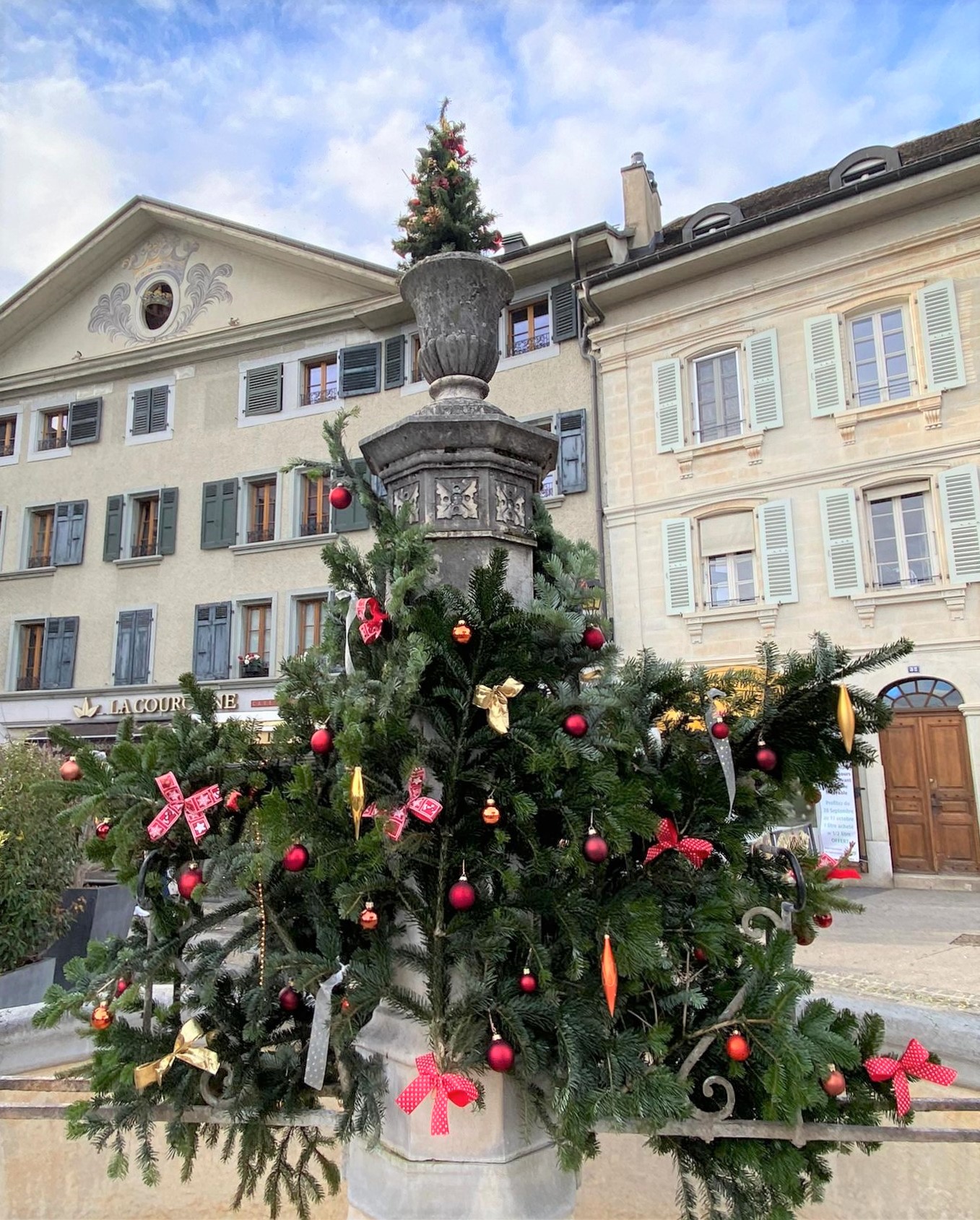 Fontaine Place du Molard, Quartier de Rive, Nyon Fontaine Place du Molard, Quartier de Rive, Nyon